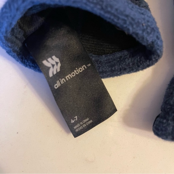 Two pairs All In Motion winter gloves for ages 4-7 - Picture 3 of 7